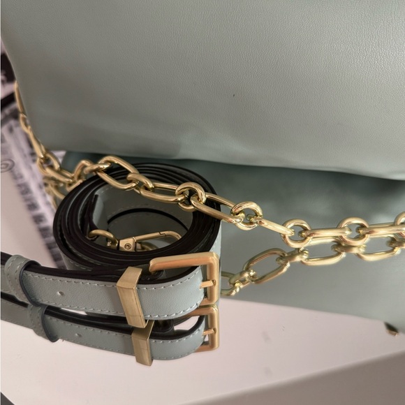 Elegant Green Leather Shoulder Bag - Picture 3 of 9